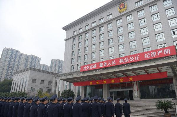 珠海出入境边防检查总站安装浴室玻璃夹